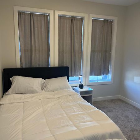 Lovely 4 Bedroom House YYC Eksteriør billede