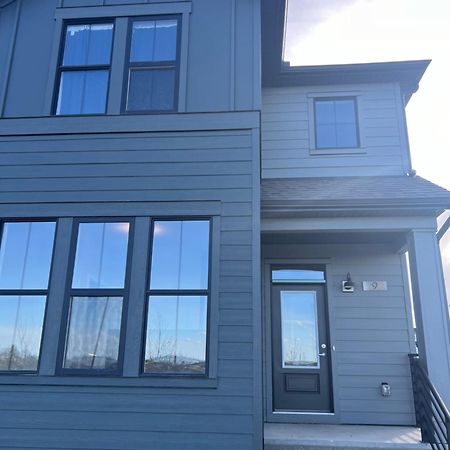 Lovely 4 Bedroom House YYC Eksteriør billede